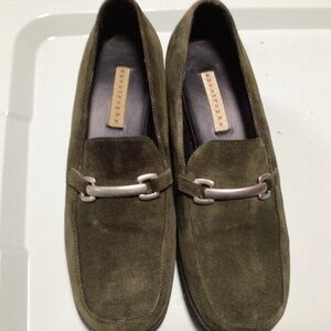 Apostrophe Green suede slip on small lug sole
